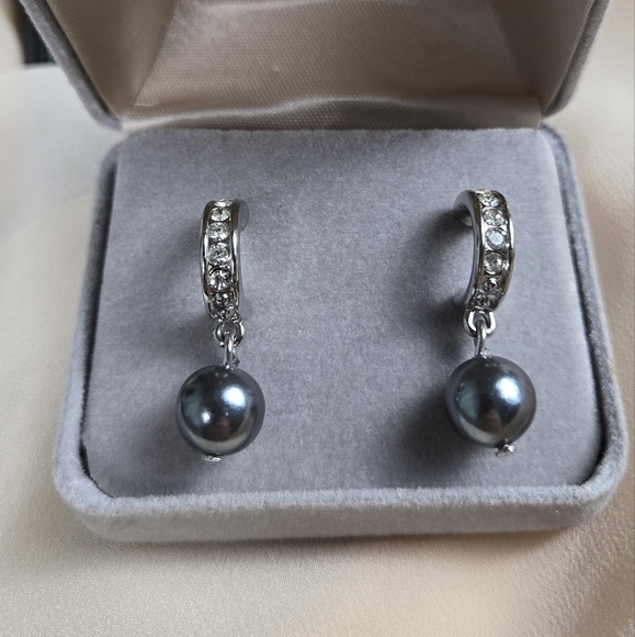 Silver Tone Rhinestones Gray Fuax Pearl Drop Earrings - Picture 10 of 17